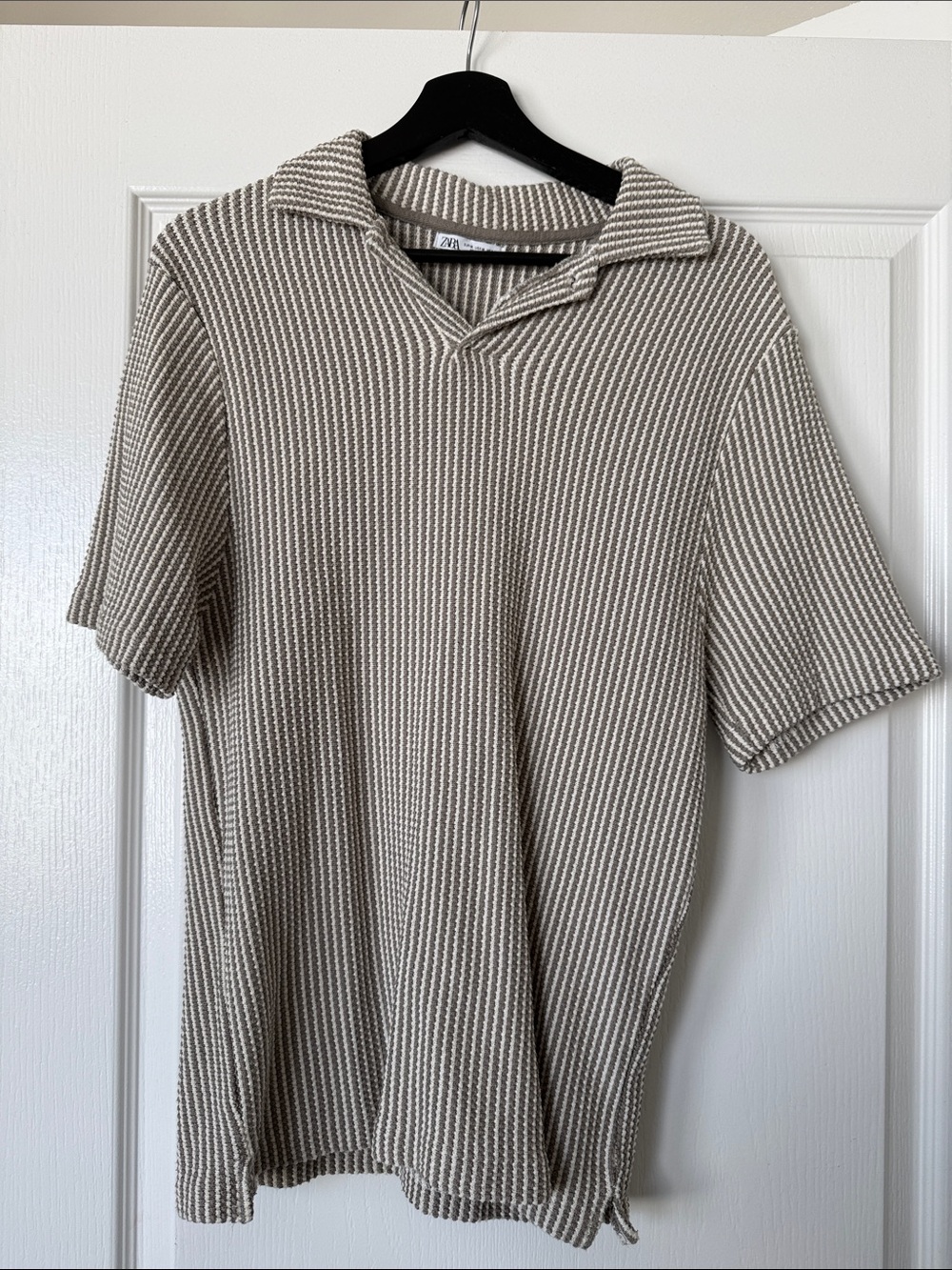 Zara Beige and White Textured Knit Polo